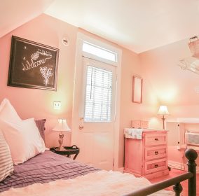 Peddler Room Dresser