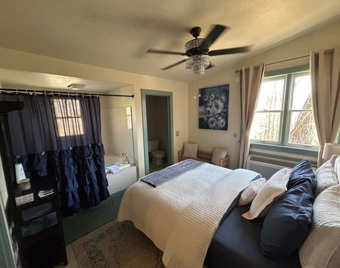 Rise Eureka B&B Blue Rose Suite